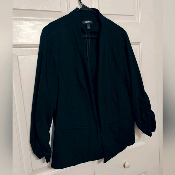 Torrid Open Black Blazer w/Ruched Sleeves Size 3 - Picture 2 of 9